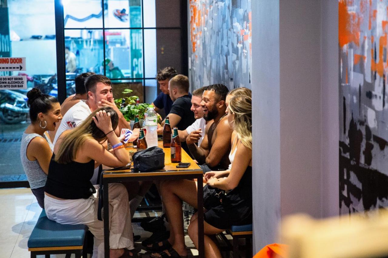 Base Backpackers Hostel Ho Chi Minh City Exterior photo