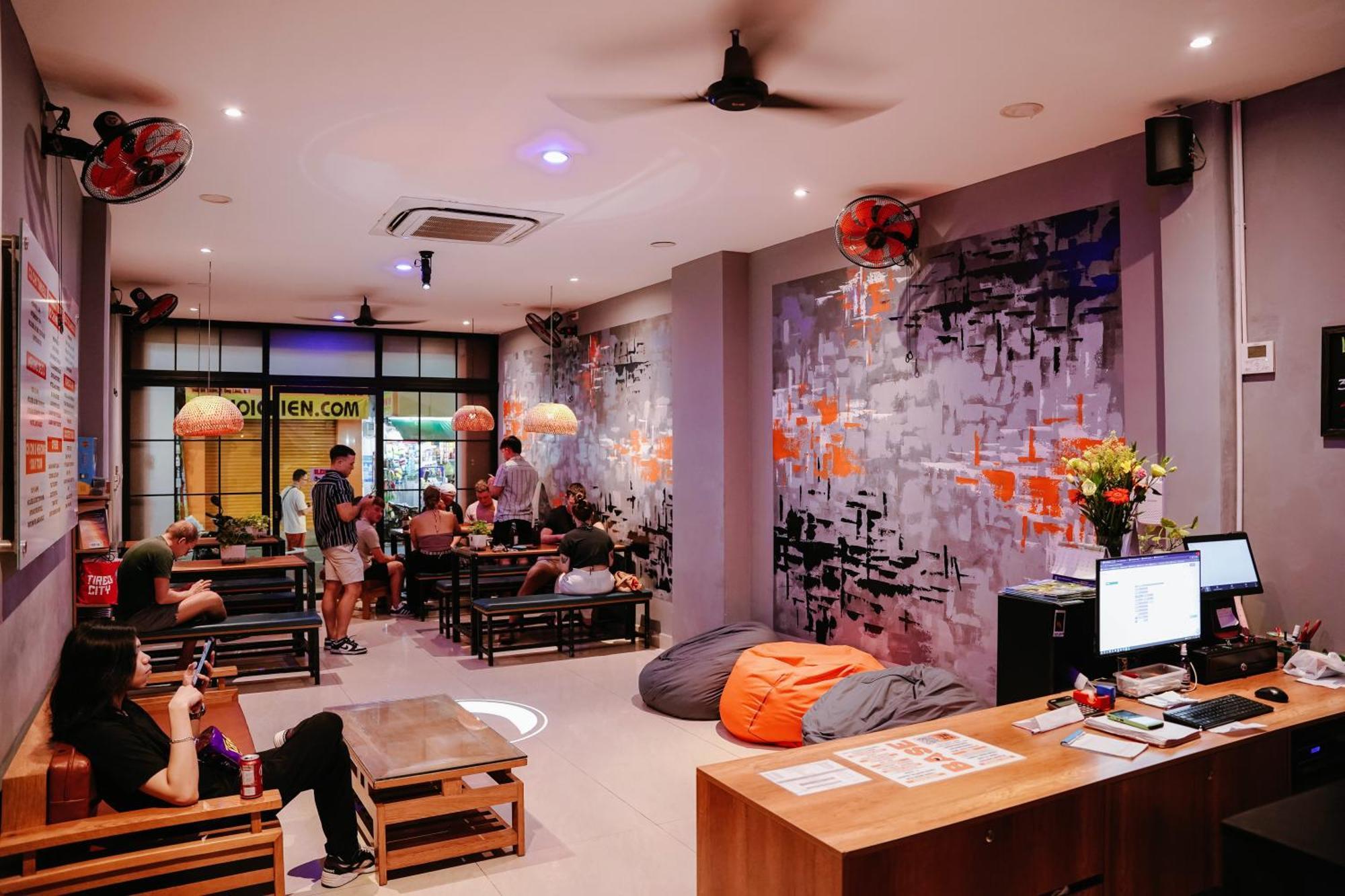 Base Backpackers Hostel Ho Chi Minh City Exterior photo
