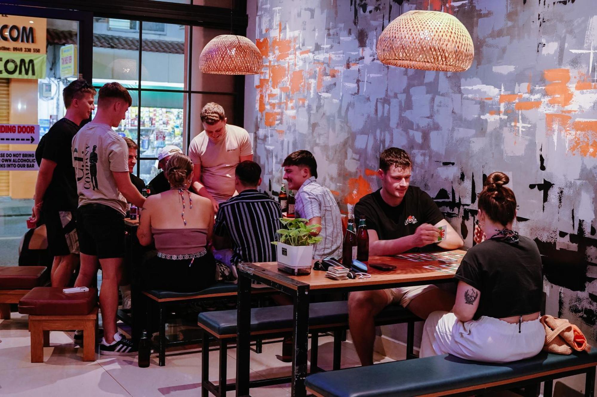 Base Backpackers Hostel Ho Chi Minh City Exterior photo